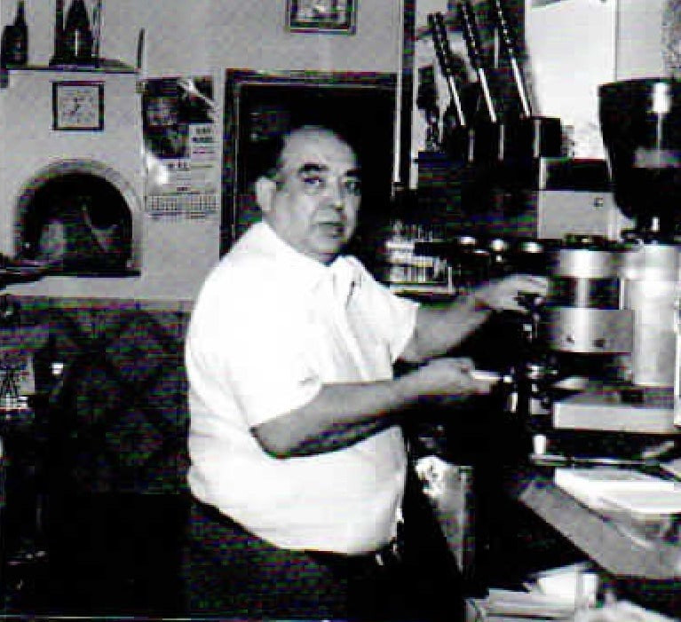Santiago Muriel, “El Negro”, un hombre trabajador y sencillo que puso Herrera en lugar de paso para el buen comer 