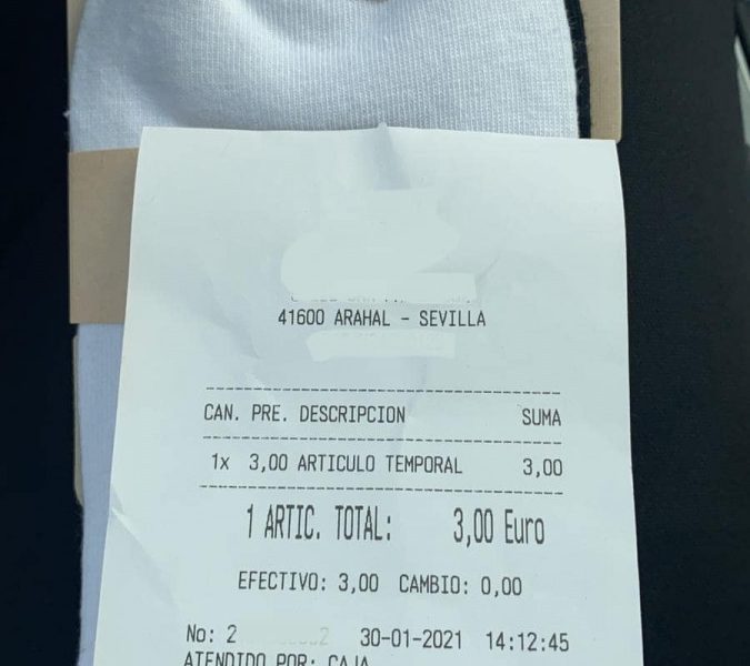 Las asociaciones de comerciantes piden a los establecimientos abiertos que solo vendan productos de primera necesidad
