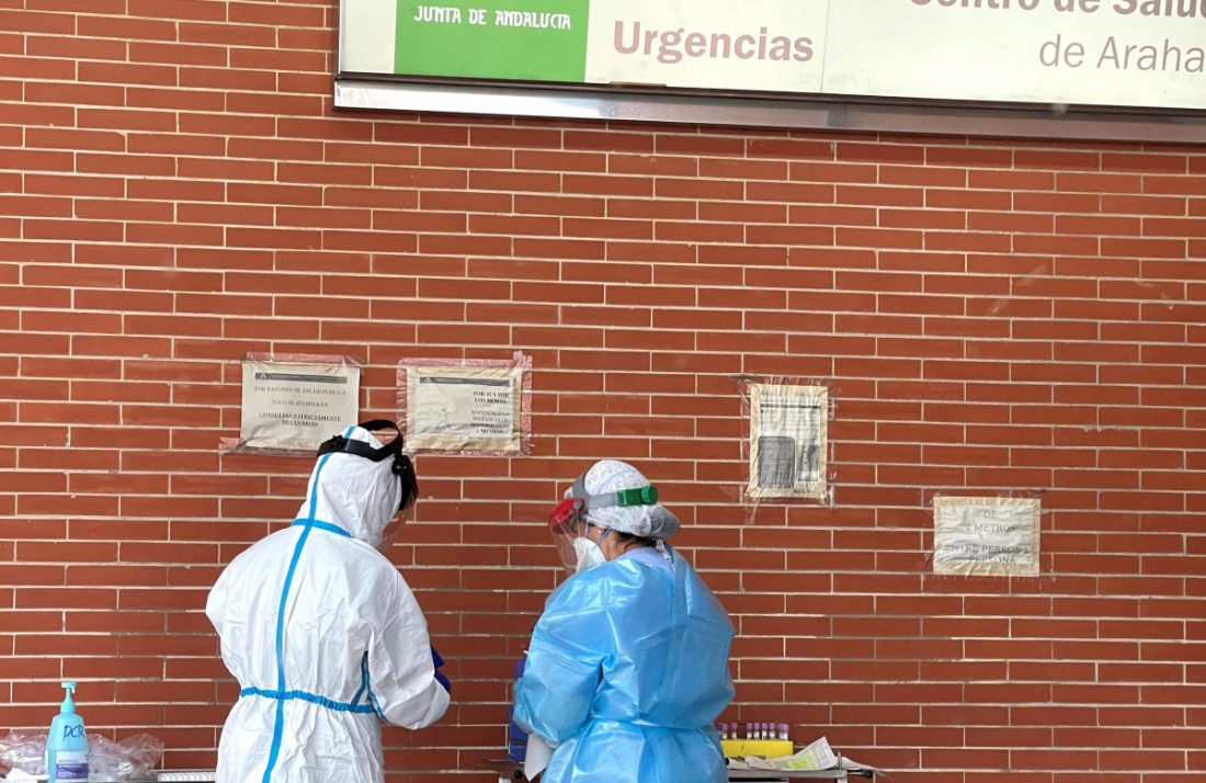 Arahal roza la tasa de incidencia de 1.000 contagios, que provocaría el cierre de establecimientos no esenciales