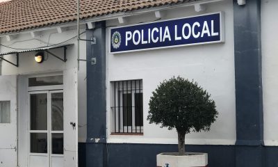 Roban un bolso de dentro de una furgoneta de trabajo en Arahal