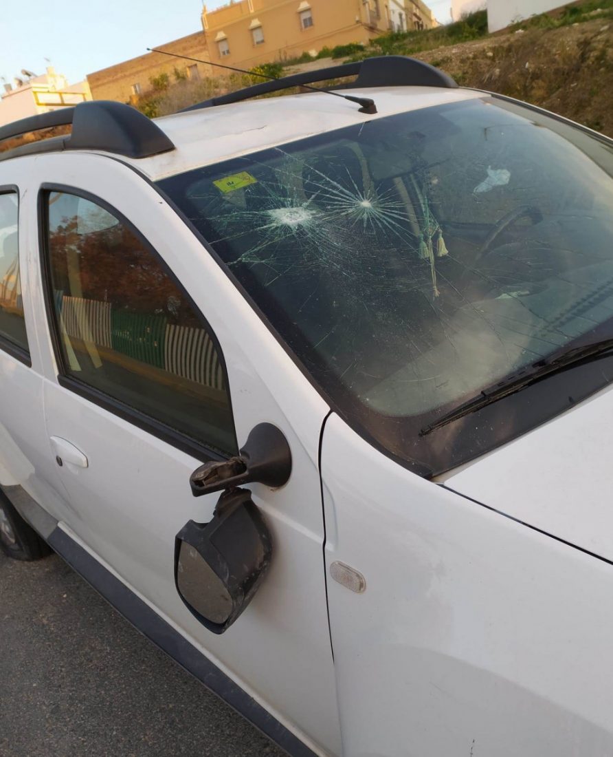 Una vecina de Arahal denuncia continuos actos vandálicos contra su coche