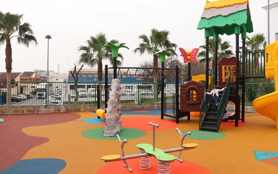 Más de 37.000 euros de inversión en el nuevo parque infantil de la barriada María Illanes en Arahal
