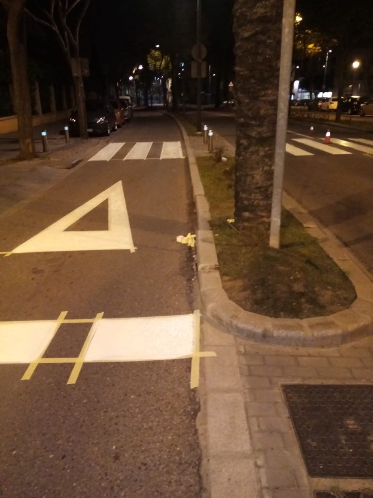 Alcalá repinta sus calles para mejorar la señalización viaria en el casco urbano