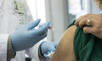 Andalucía comienza a vacunar con una tercera dosis a pacientes inmunodeprimidos