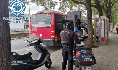 Detenido por 13 hurtos de móviles a usuarios de Tussam aprovechando las ventanas abiertas en los autobuses por la covid