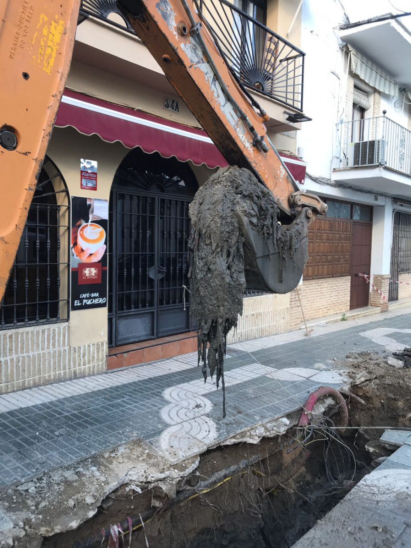 Atranque en la red de saneamiento de Écija por acumulación de toallitas higiénicas