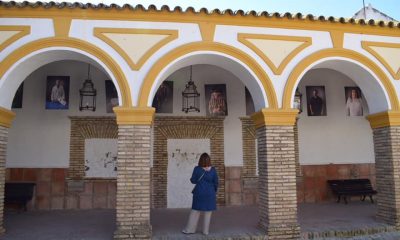 La Plaza de Andalucía de La Puebla de Cazalla se convierte en un "fotogrito" contra la violencia de género