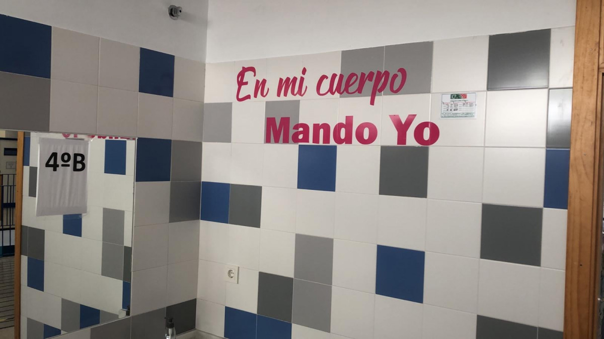 Frases en los colegios de La Puebla de Cazalla que reivindican la igualdad y el rechazo a la violencia