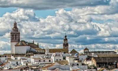La Guardia Civil denuncia casi 30 infracciones en un local de peleas de gallos en Fuentes de Andalucía