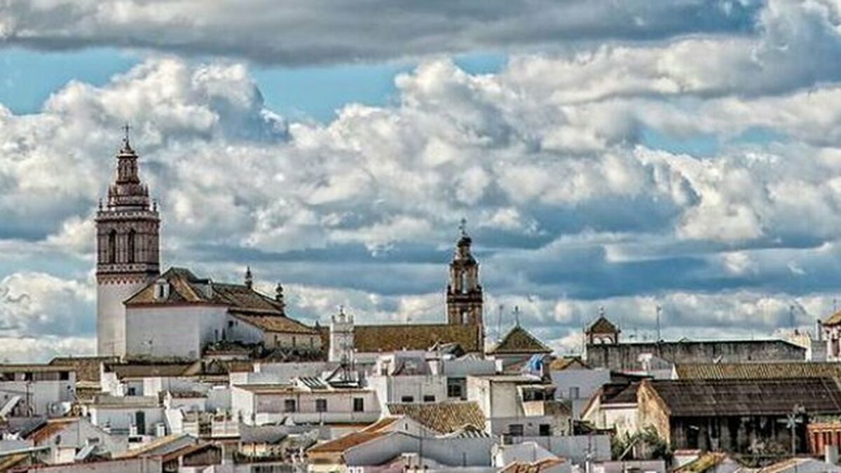 La Guardia Civil denuncia casi 30 infracciones en un local de peleas de gallos en Fuentes de Andalucía
