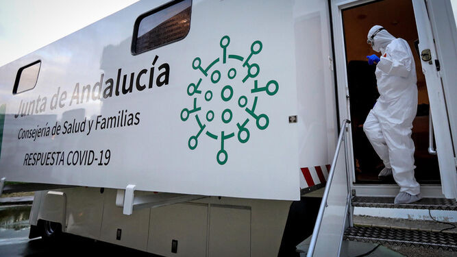 Más de 1.300 vacunas administradas en la Unidad Móvil ubicada en Castilleja en 22 días