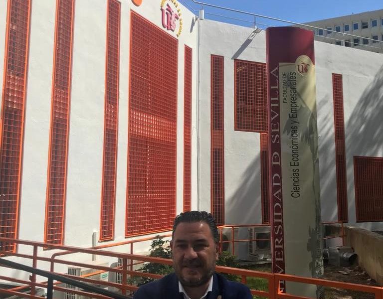 “Los cambios provocados por la pandemia en la Universidad han llegado para quedarse, pero no pueden sustituir las clases magistrales”