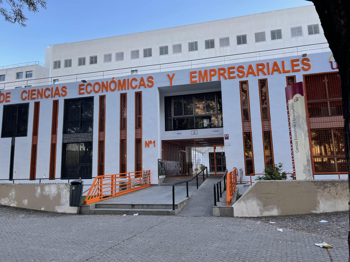 “Los cambios provocados por la pandemia en la Universidad han llegado para quedarse, pero no pueden sustituir las clases magistrales”