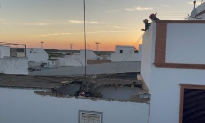 Se derrumba el techo de una vivienda en Arahal con el propietario dentro