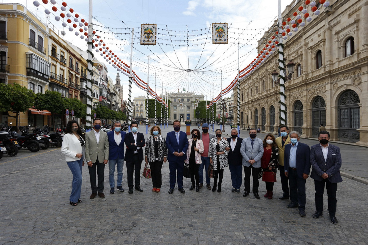 Amigos de Gines, Paco Candela, Las Carlotas y De la Colina, protagonistas del segundo 'Concierto de Feria'