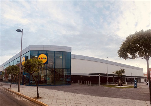 Abre en Dos Hermanas la tienda Lidl más grande de la provincia