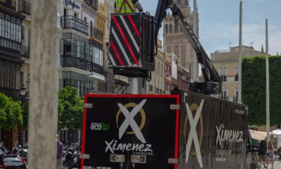 Comienza el montaje del alumbrado y decorado simbólico para la "Feria de Abril"