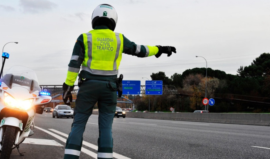 Un hombre fallece en la salida de vía de un turismo en la A-4 a su paso por Écija