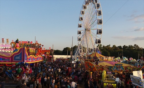 Alcalá de Guadaíra prevé instalar un parque de atracciones durante los días "de feria"