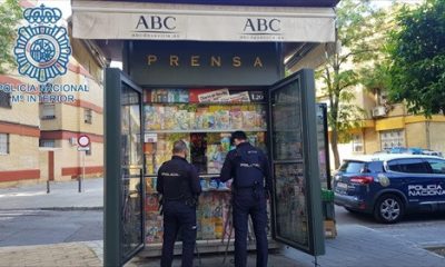 Detienen a un varón que atracaba a una quiosquera a punta de cuchillo en Sevilla