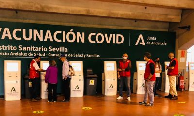 Comienza la vacunación a mayores de 70 años en el Estadio Olímpico de La Cartuja de Sevilla