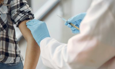 Andalucía abre las agendas de vacunación con tercera dosis a los mayores de 60 años