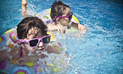 Consumo llama a la compra responsable de cremas solares, gafas de sol, flotadores o barcas hinchables