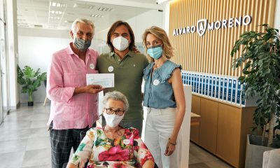 Álvaro Moreno entrega a ELA Andalucía el dinero recaudado en su "Día Verde"