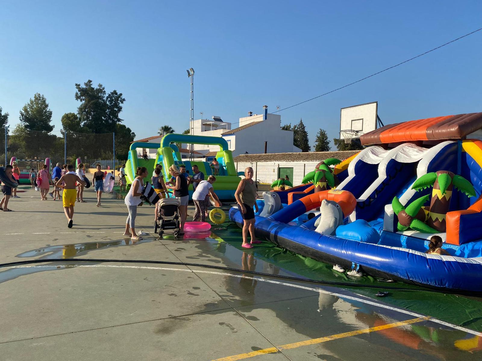 Gran acogida de los parques acuáticos urbanos en San Ignacio, El Viar y Esquivel