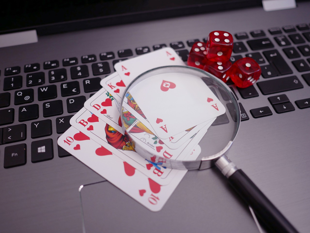 Cómo cuidar tus finanzas si decides jugar en un casino en línea