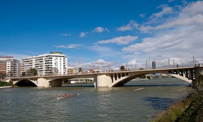 La Policía salva la vida a una mujer que se estaba ahogando en el río Guadalquivir