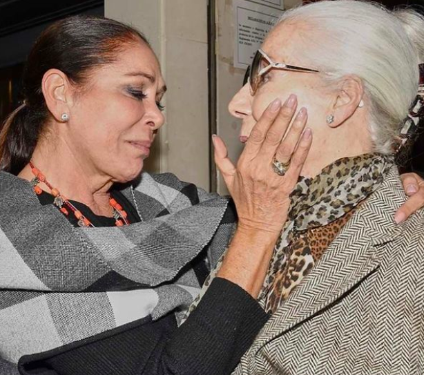 Fallece la diseñadora sevillana Lina, a la que Isabel Pantoja confió siempre sus vestidos