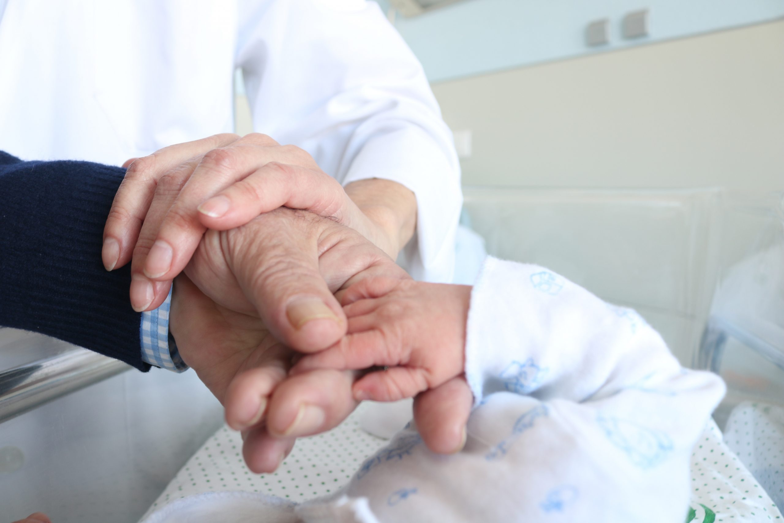 Más de mil nuevos pacientes son atendidos por Alzheimer en el Virgen del Rocío