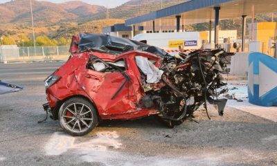 Un muerto y una mujer herida tras empotrarse contra una cabina de peaje