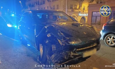Triplica alcoholemia tras empotrarse contra un autobús urbano en Sevilla