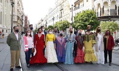 La Avenida de la Constitución de Sevilla, pasarela de la moda flamenca