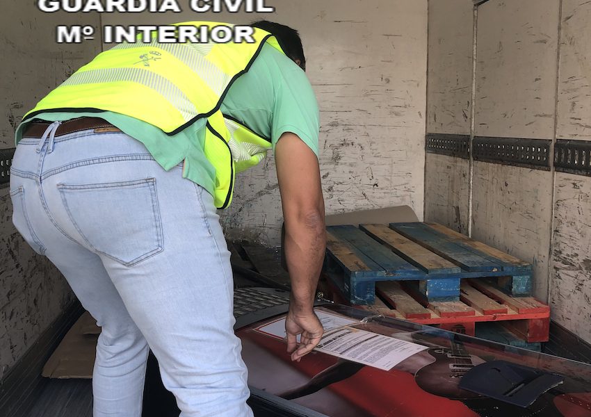 Detenido el dueño de un bar de Carmona por robar tabaco de su máquina y venderlo después