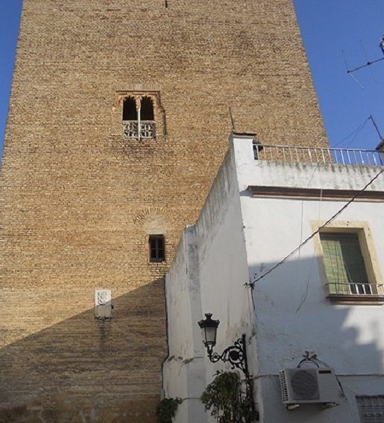 La Algaba compra y demolerá una casa en ruinas que tapa una torre protegida