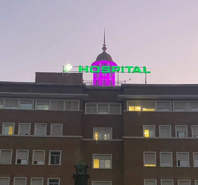 El Virgen del Rocío ilumina su cúpula de rosa en el Día Mundial del Cáncer de Mama