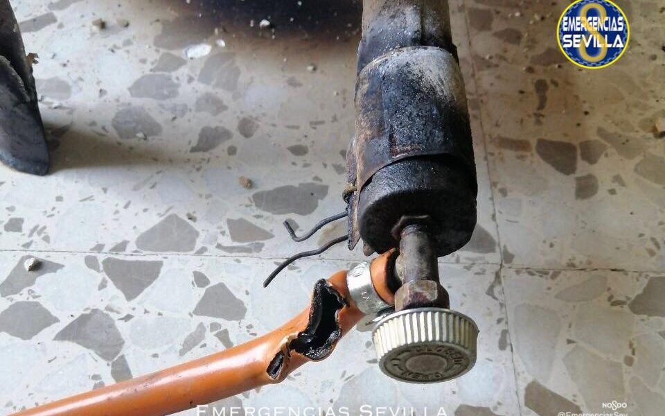 Una goma en mal estado provoca una deflagración en una antigua escuela infantil en Sevilla