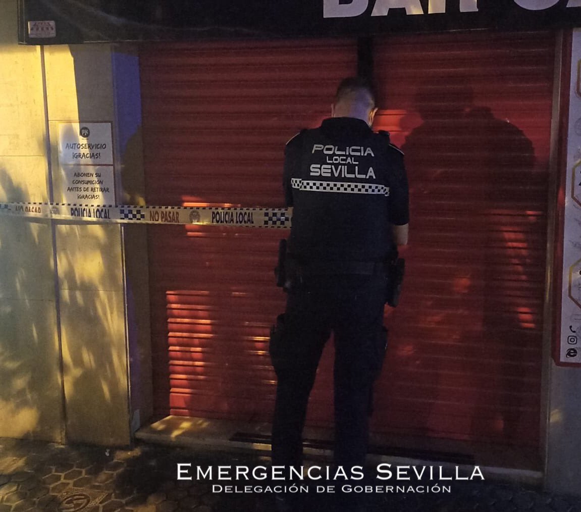 Desalojan a 571 personas de locales de Sevilla durante la madrugada