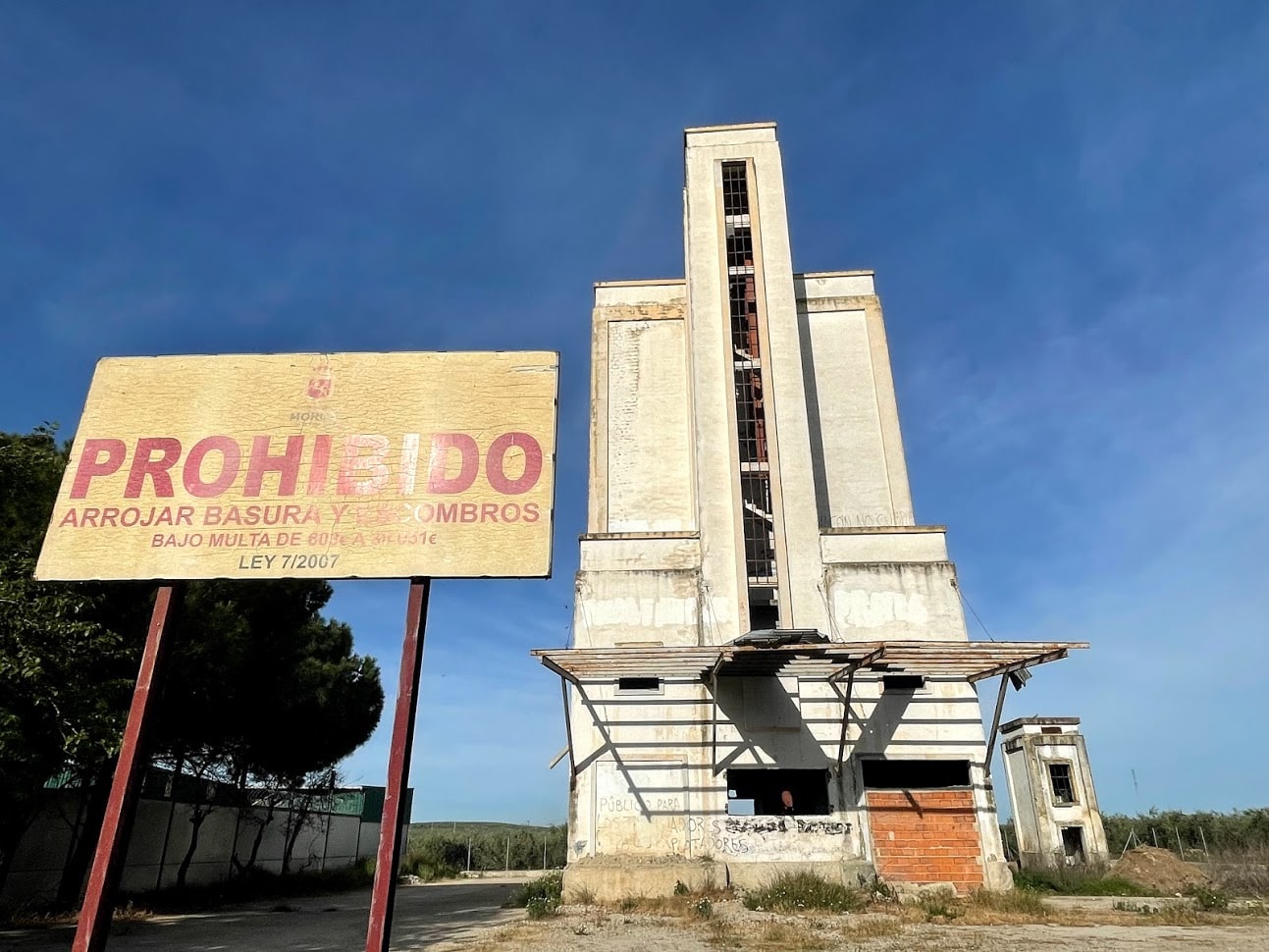 Los silos, catedrales olvidadas que reclaman los ayuntamientos para nuevos proyectos