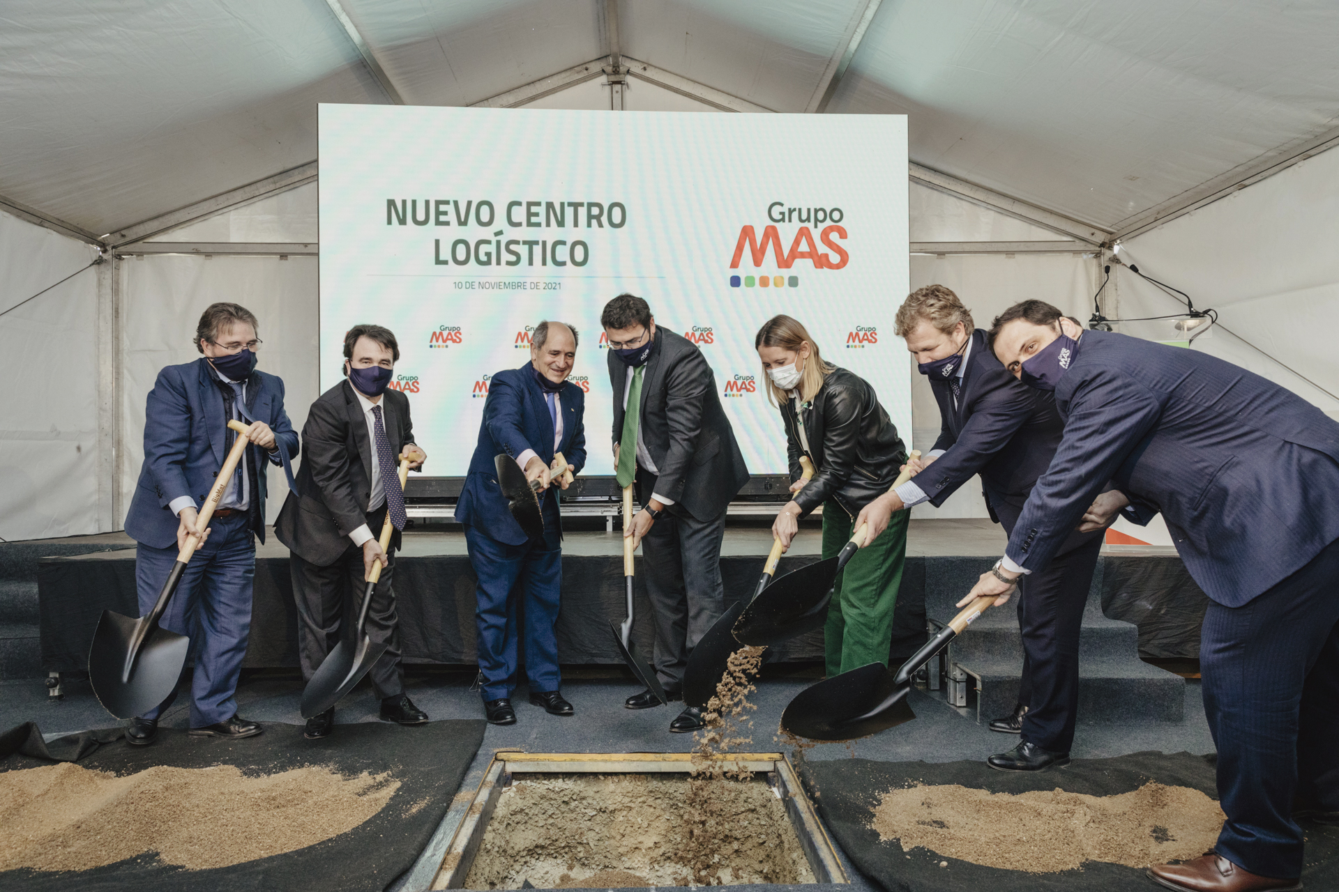 Grupo MAS "coloca" la primera piedra de su nuevo centro logístico en Guillena