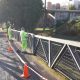 Reparan los desperfectos de la pasarela peatonal sobre la carretera San Juan-Mairena