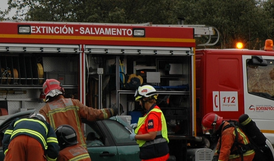 Tres desalojados en una vivienda en Espiel tras el incendio de una chimenea