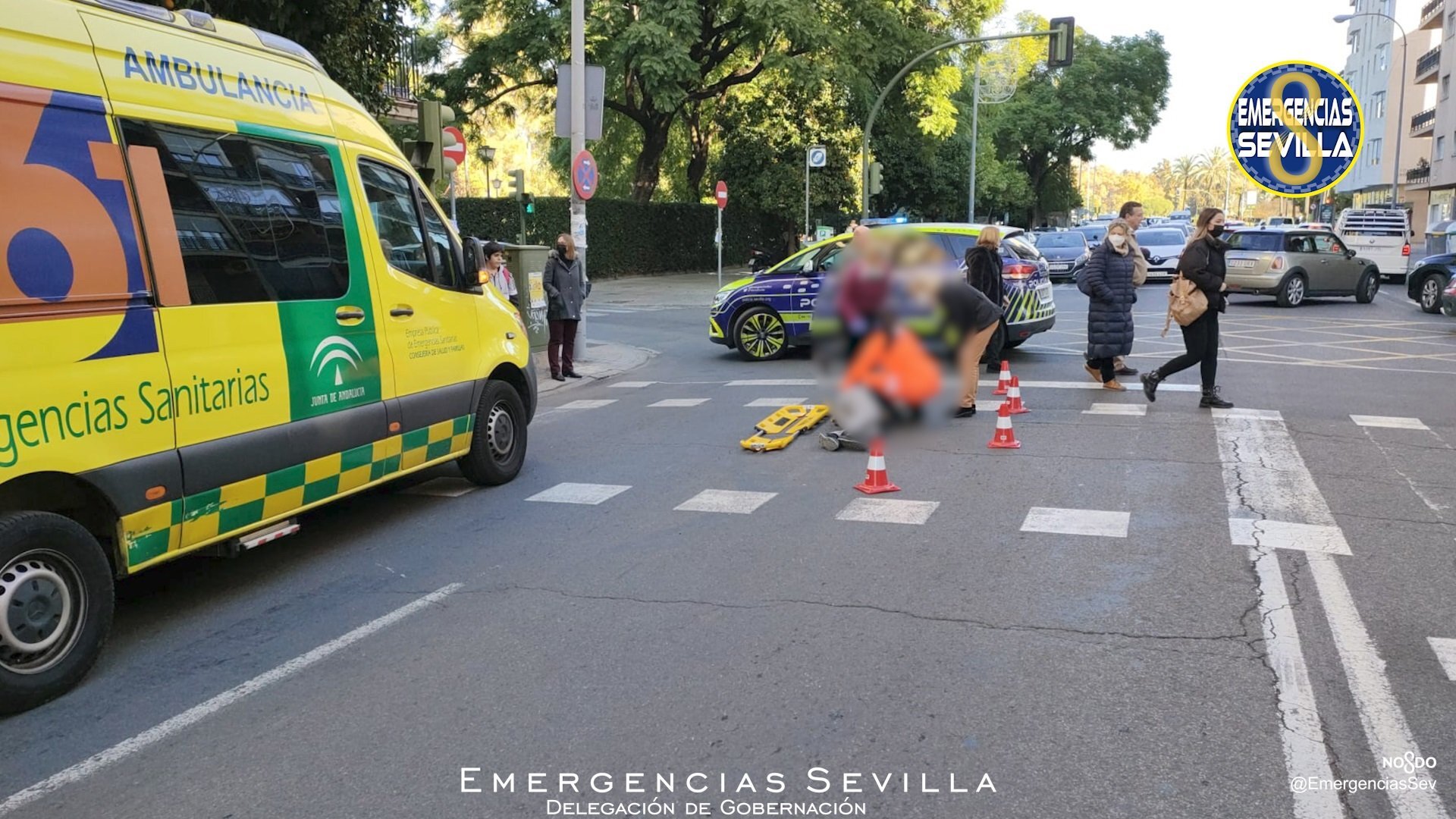 Una mujer hospitalizada tras ser atropellada por una moto en Los Remedios