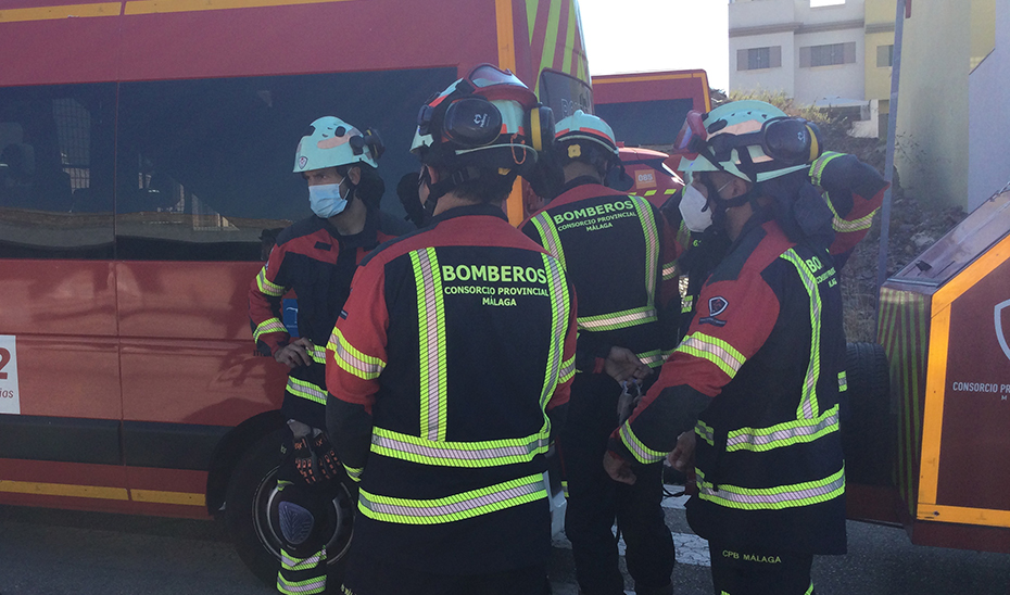 Cuatro personas, un hombre de 45 años, una mujer de 42 y dos menores de 11 y 13 años, fueron trasladados al hospital de Benalmádena.