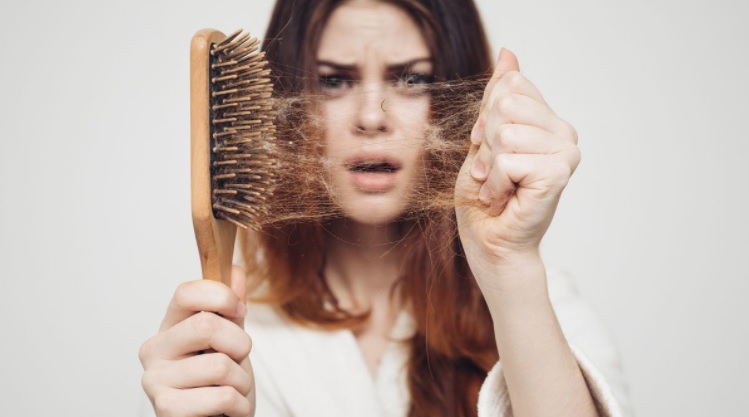 Hábitos y tratamientos para combatir la caída del cabello