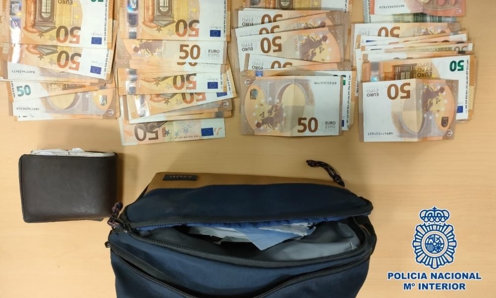Un hombre detenido por apropiarse de una cartera extraviada con casi 4.000 euros