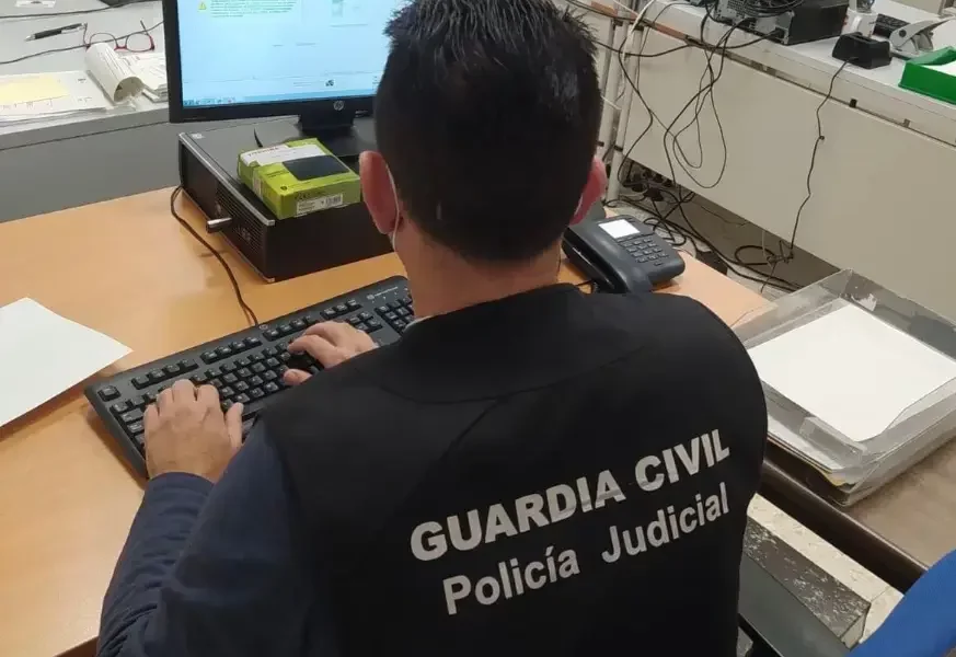 Detenidos en Sevilla y Huelva por estafar 87.000 euros con la falsa venta de vehículos